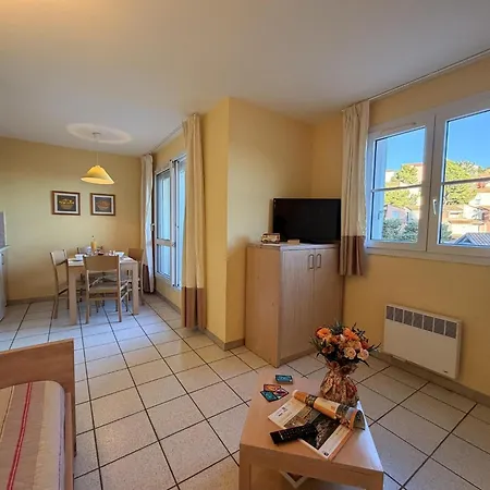Spacious Duplex Escape In Appartement Cerbère